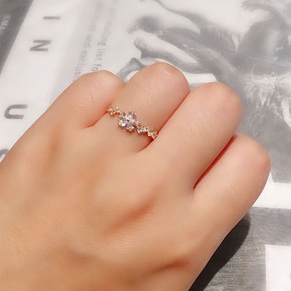 NEW 18K Rose Gold Diamond Flower Ring A - Picture 2 of 6